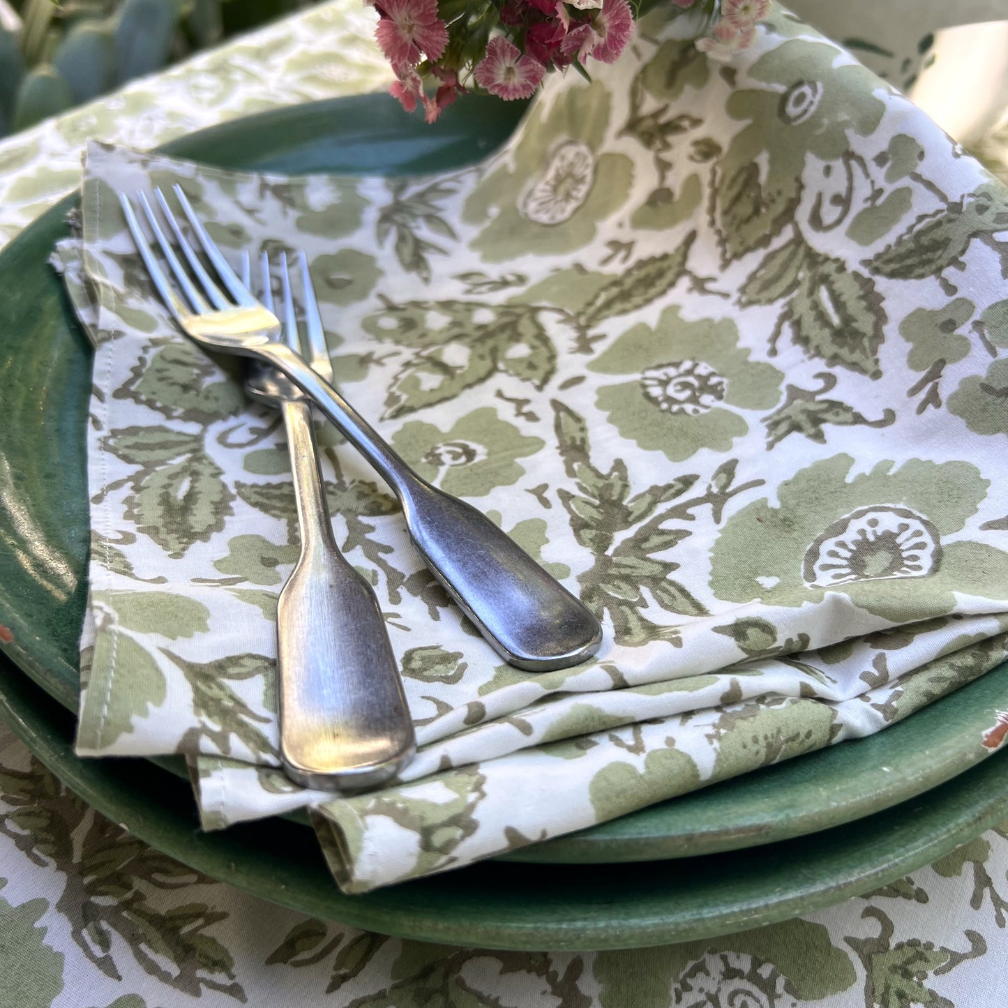 4 x vintage floral print cotton napkin olive & white