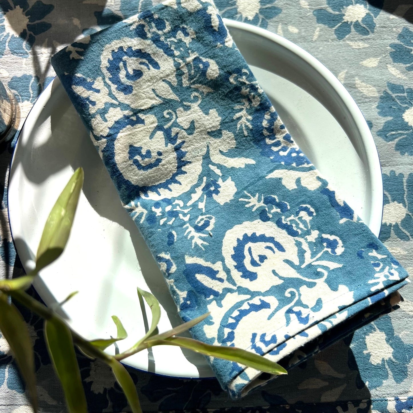4 x block print rose cotton napkin blue
