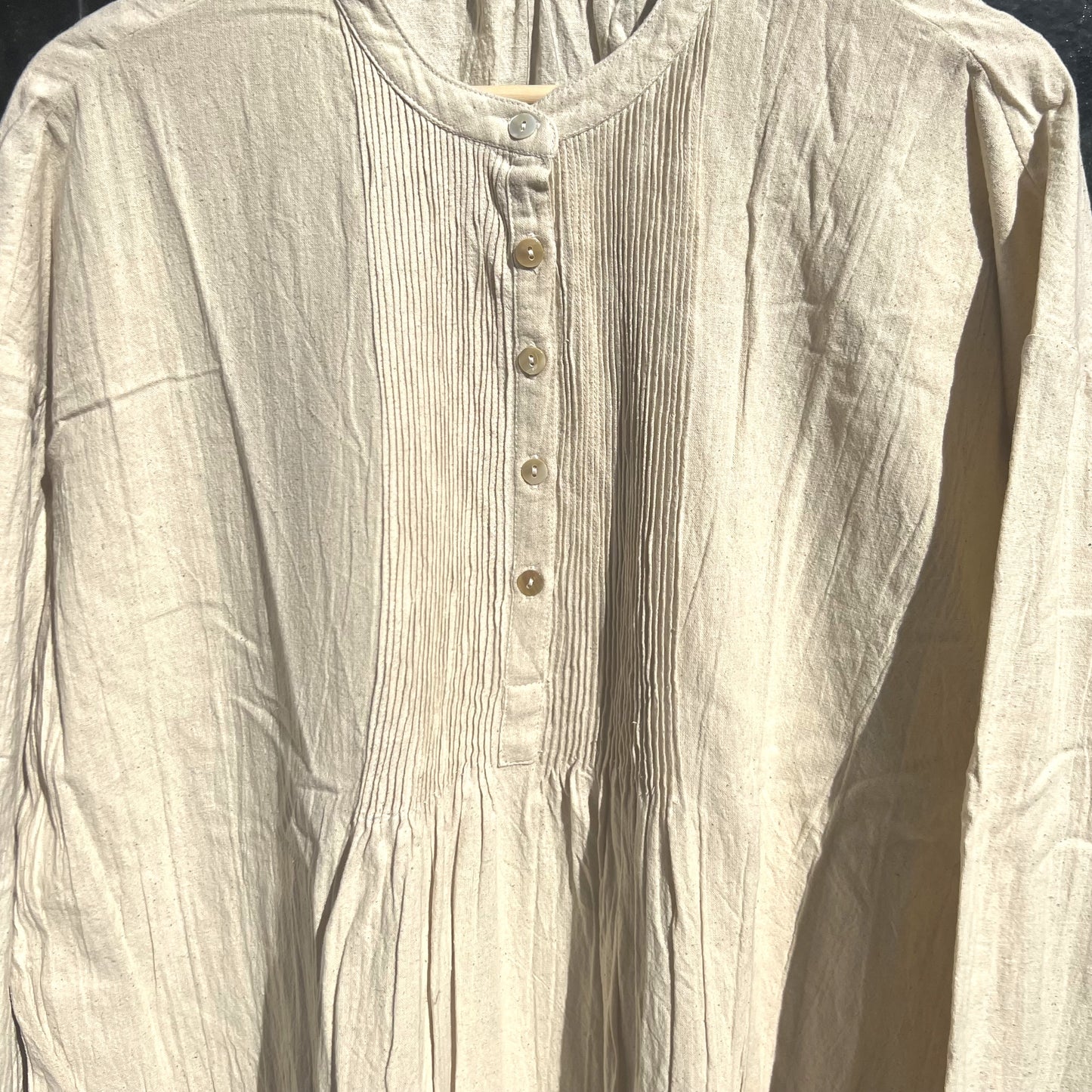 raw cotton pleated shirt