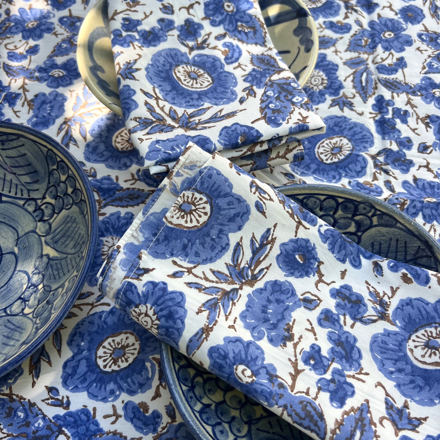 4 x vintage floral print cotton napkin blue, choc & white