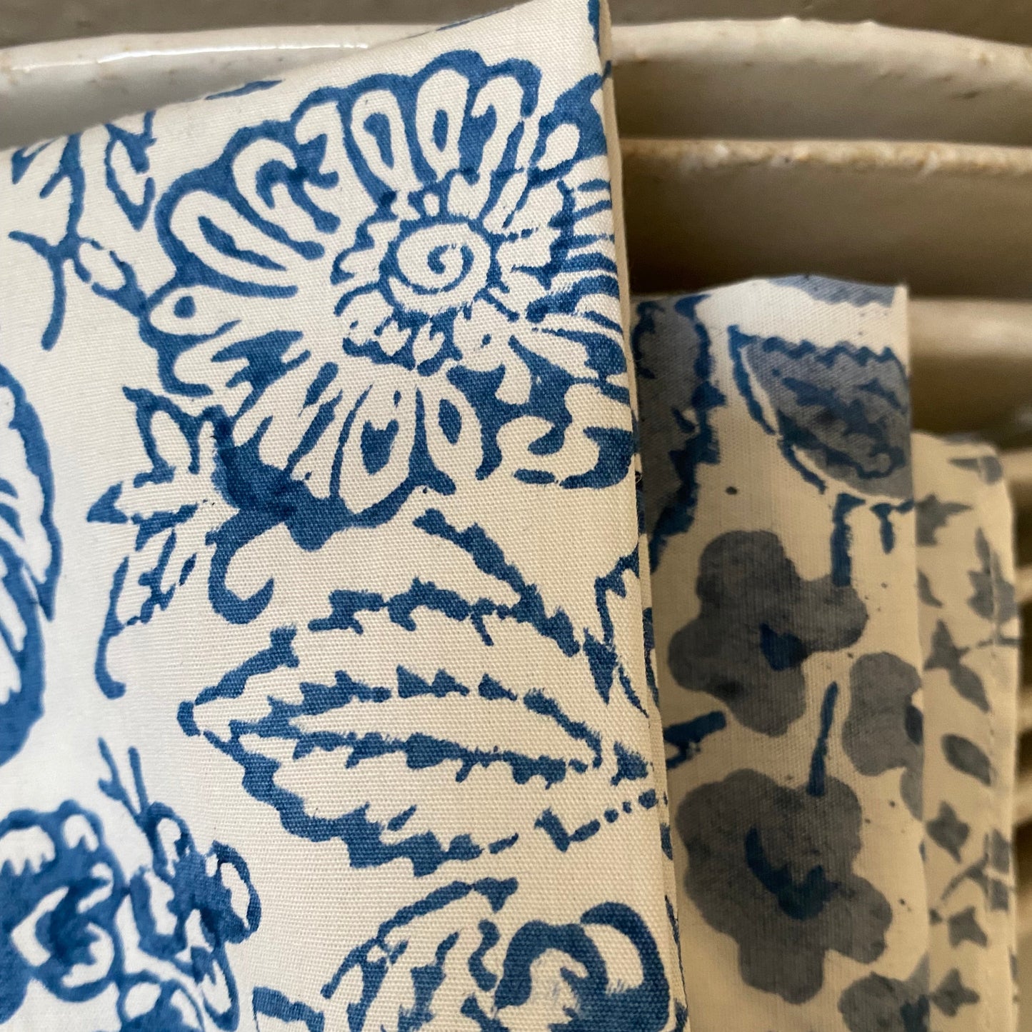 4 x block print floral cotton napkin white and royal blue